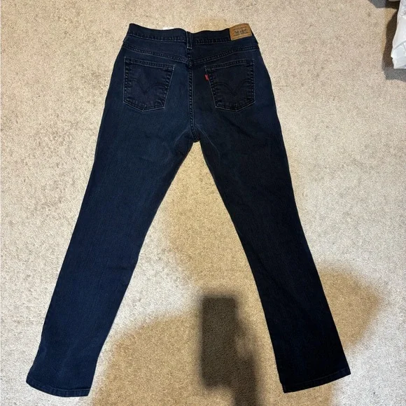 Levi’s 515 Bootcut Midrise Jeans - Picture 2 of 3